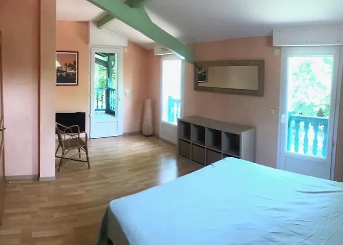 Belle Basque Avec Piscine Et Jardin De 3000m2